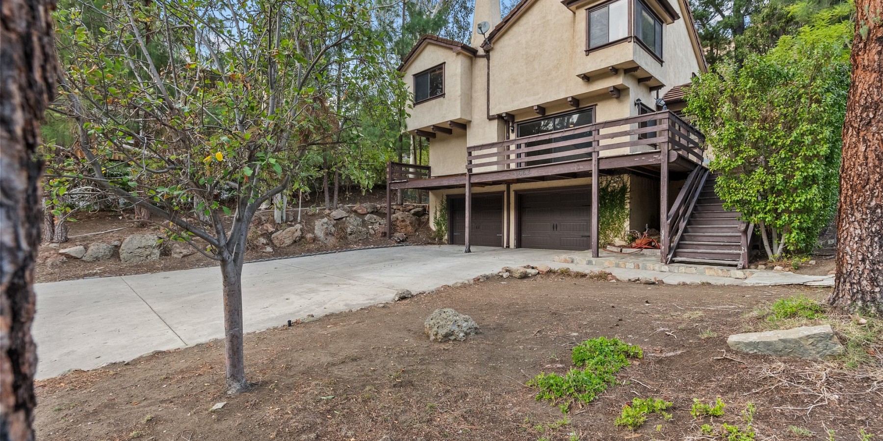 1557 Lookout Dr, Agoura Hills, CA 91301