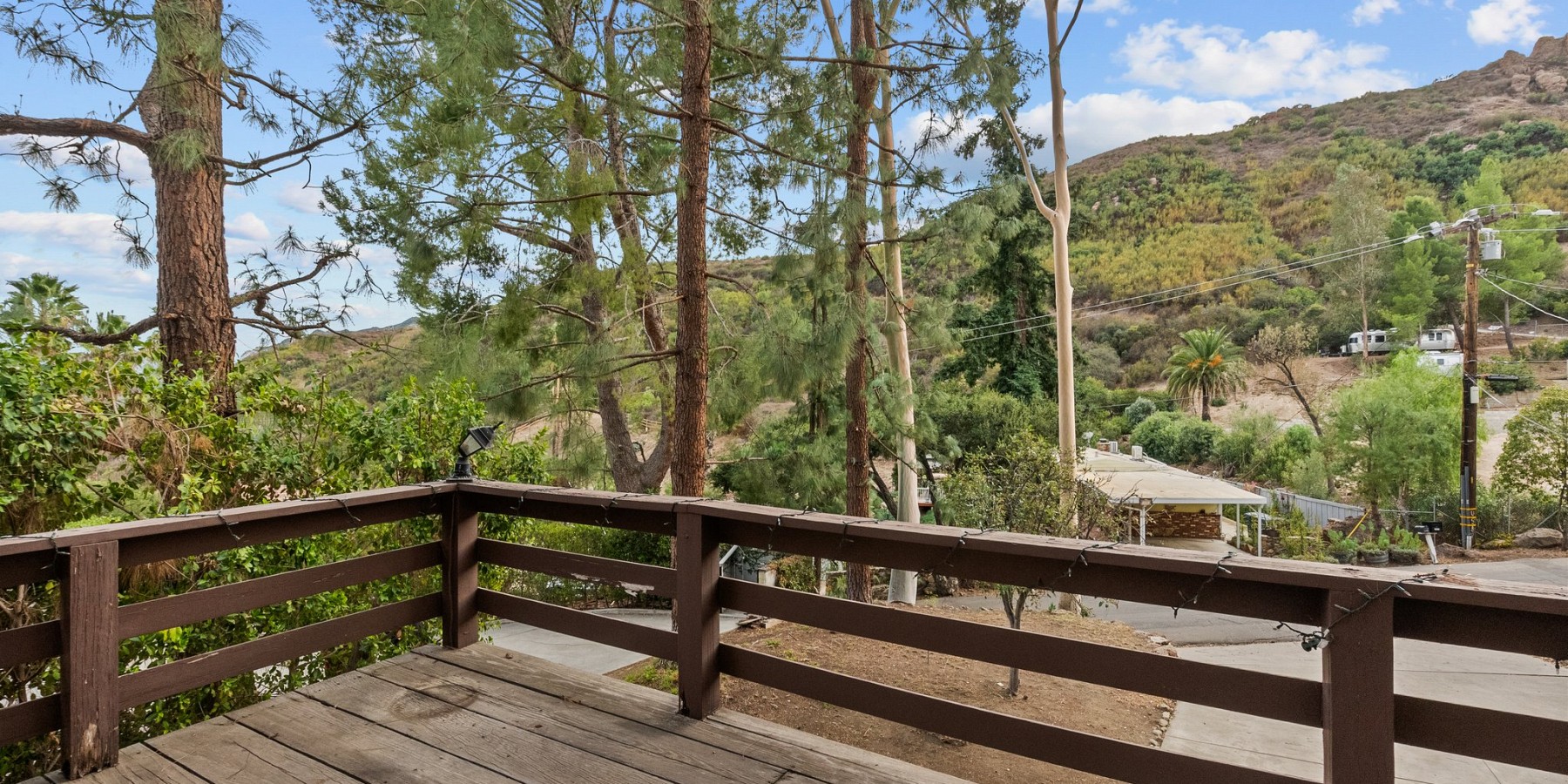 1557 Lookout Dr, Agoura Hills, CA 91301