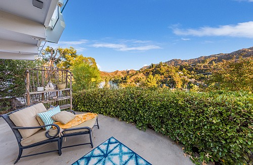 2445 Highpoint Dr, Agoura Hills, CA 91301