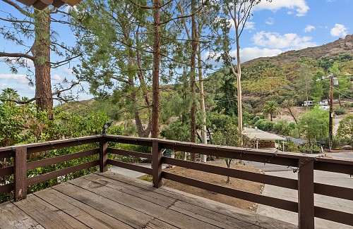 1557 Lookout Dr, Agoura Hills, CA 91301