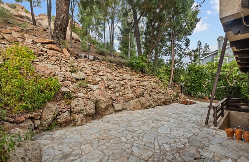 1557 Lookout Dr, Agoura Hills, CA 91301