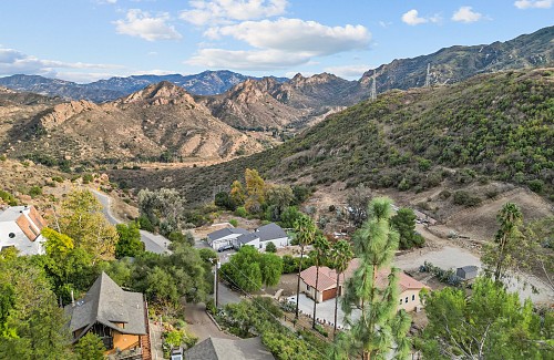 1557 Lookout Dr, Agoura Hills, CA 91301