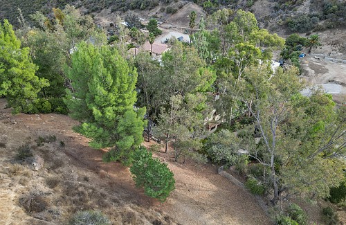 1557 Lookout Dr, Agoura Hills, CA 91301