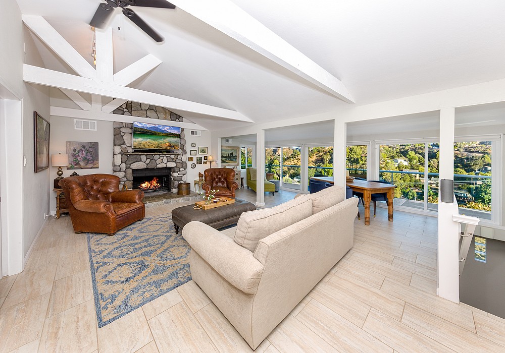 2445 Highpoint Dr, Agoura Hills, CA 91301