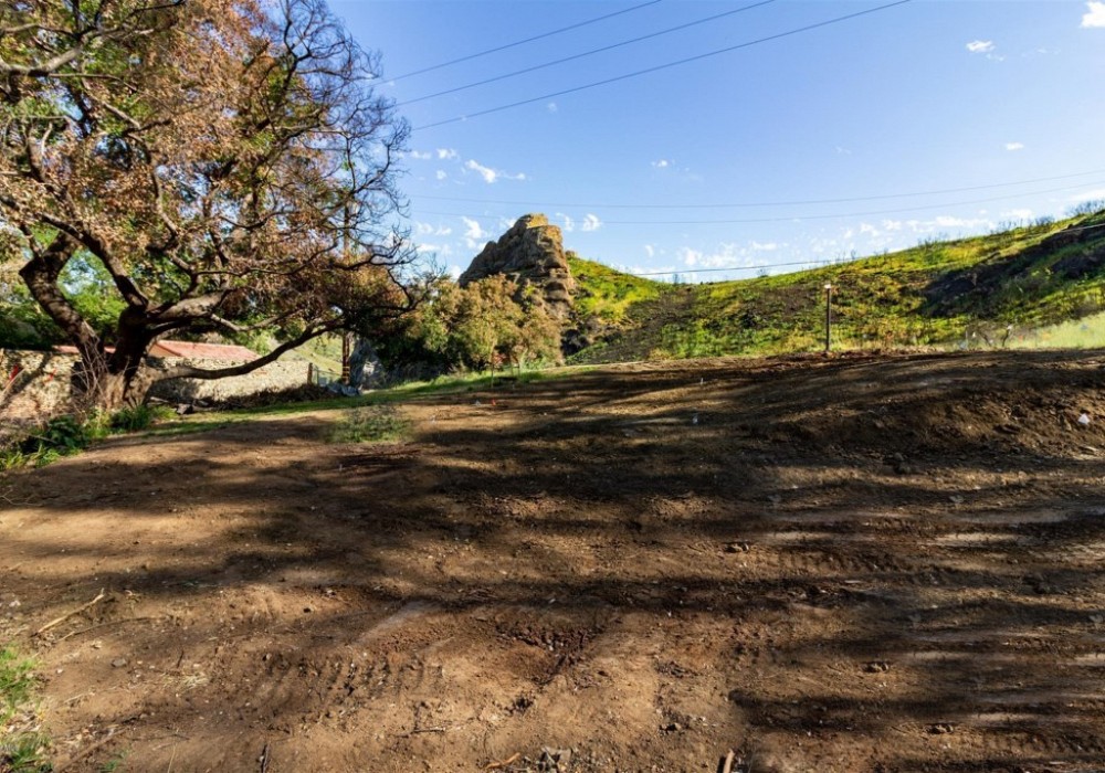 28804 Lakeshore Drive, Agoura Hills, CA 91301