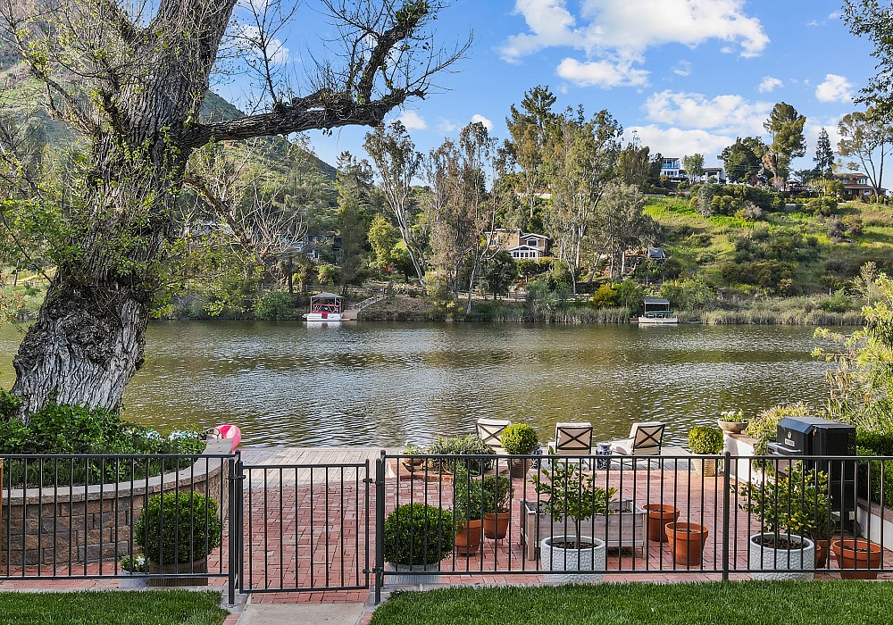 29095 S. Lakeshore Dr, Agoura Hills, CA 91301