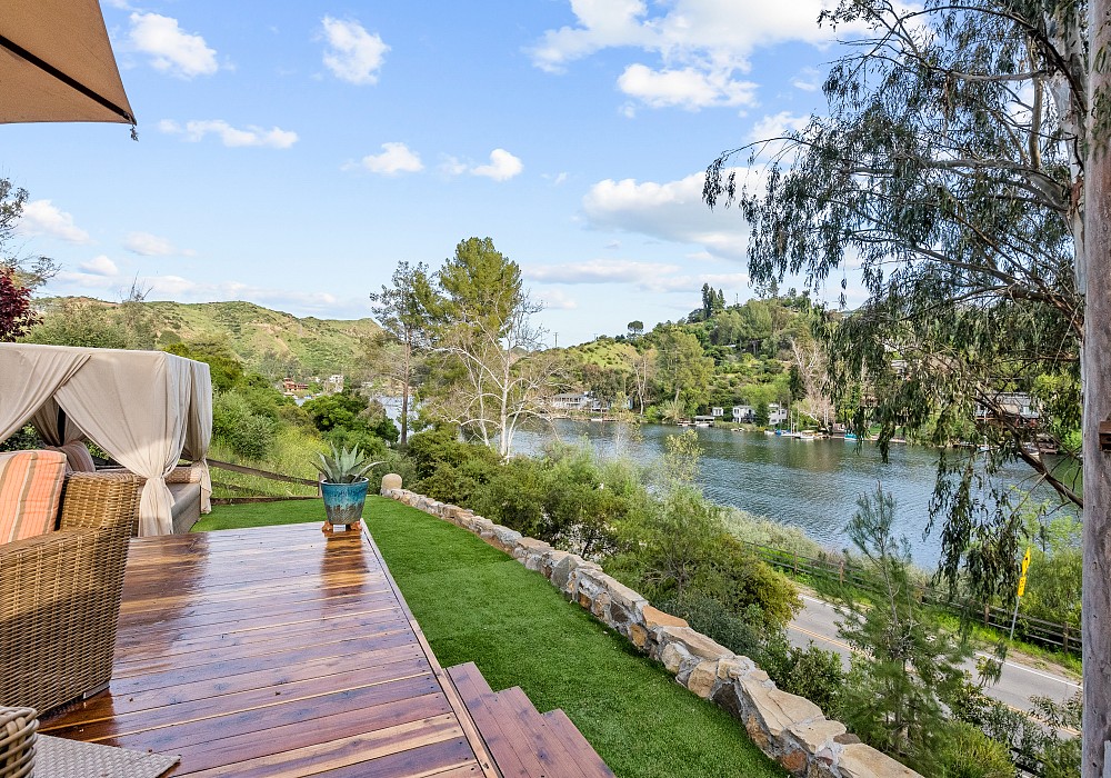 2306 Terrace Lane, Agoura Hills, CA 91301