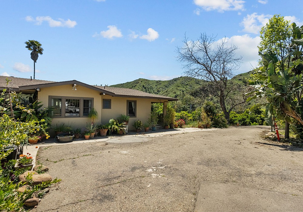 5682 Pine Grove Road, Santa Paula, CA 93060