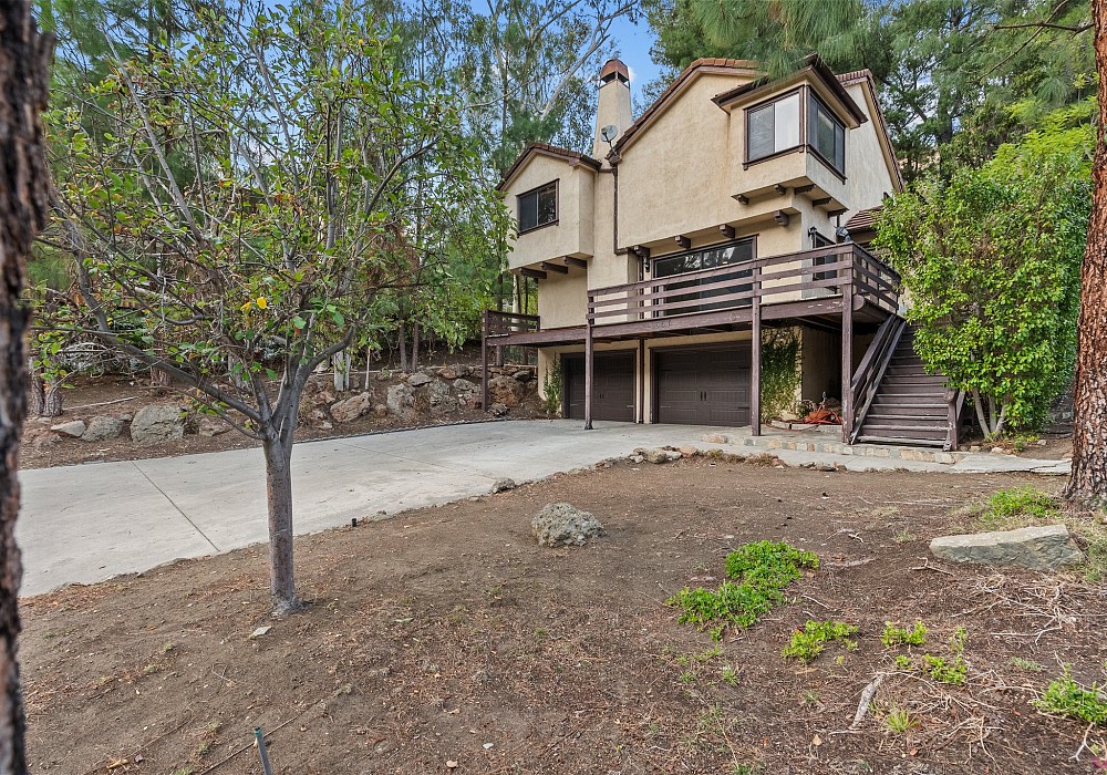 1557 Lookout Dr, Agoura Hills, CA 91301