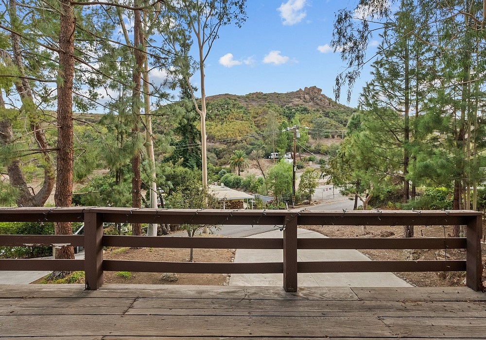 1557 Lookout Dr, Agoura Hills, CA 91301