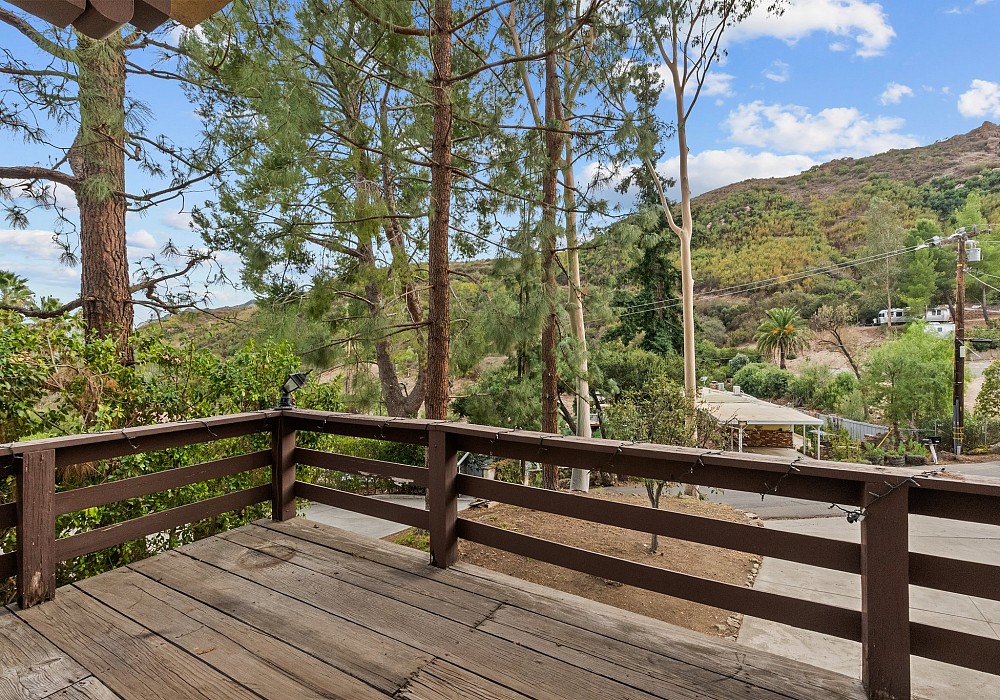 1557 Lookout Dr, Agoura Hills, CA 91301