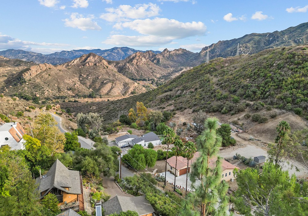 1557 Lookout Dr, Agoura Hills, CA 91301